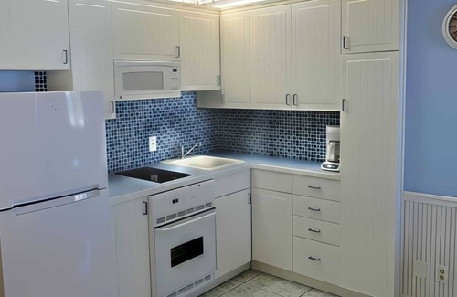 Lenox Park Condo | DIRECT OCEANFRONT CORNER UNIT - OCEAN VIEWS FROM LIVING ROOM AND BEDROOM