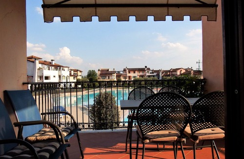 San Benedetto di Lugana Apartment | Direct pool view apartment in lake proximity