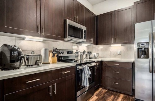 Richardson Apartment | Direct Trail Access! Parking, Pool, Gym 01