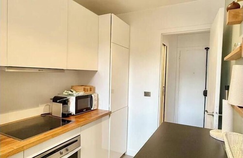 Saint-Victor Apartment | DIRECT VIEWS OF NOTRE DAME, OVERLOOKING THE SEINE AT QUAI DE LA TOURNELLE