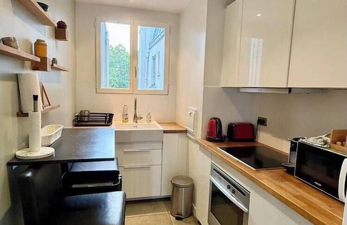 Saint-Victor Apartment | DIRECT VIEWS OF NOTRE DAME, OVERLOOKING THE SEINE AT QUAI DE LA TOURNELLE