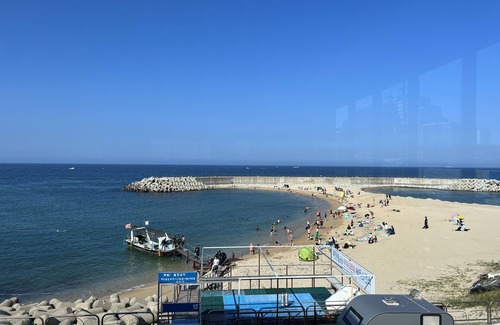 Sokcho Condo | Direct-Wide Ocean View with Balcony on the 17th floor, Just in front of Beach.