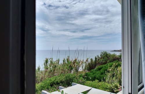 Ag. Georgios House | DIRECTLY ON THE SEA BEAUTIFUL APARTMENT for 2 to 4 guests