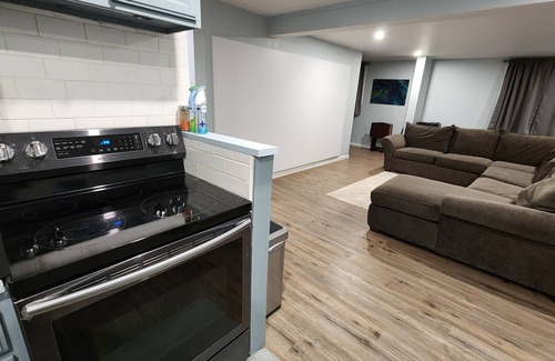 Erie House | Director’s Cut Getaway - 4BR Sleeps 10-Smart Home