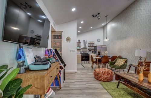 Mesa Grande House | *DISCO DEN*/All New Funky 70s Pad w/Hot Tub!