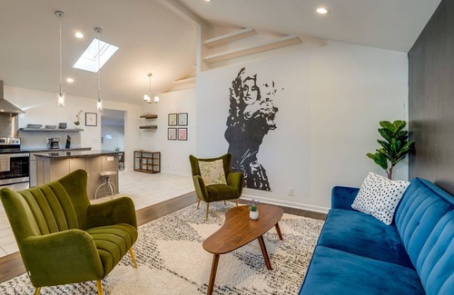 Shelby Hills House | *DISCOUNT* City Views,1.5MI to Broadway, Sleeps 10