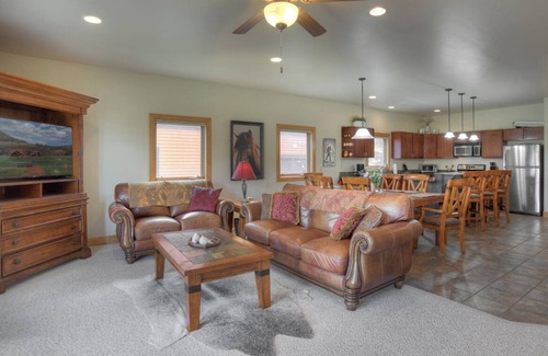 South Fork House | Discount Golf Privileges - Overlooks 9th Green - 20 Mins to Wolf Creek Ski