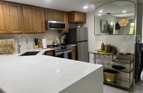 Park Shore Condo | Discount Naples Park Shore Resort Penthouse Hog Fish Harry’s