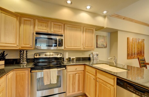 Peak 9 Condo | Discount Prices! SKI IN SKI OUT! 1/2 Block from Main Street! GREAT VIEWS!