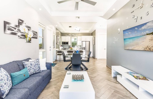Long Bay Hills Villa | DISCOUNT, TURKS HAVEN VILLAS NEWLY BUILT LUXURY 1BR SUITE, STEPS TO THE BEACH!