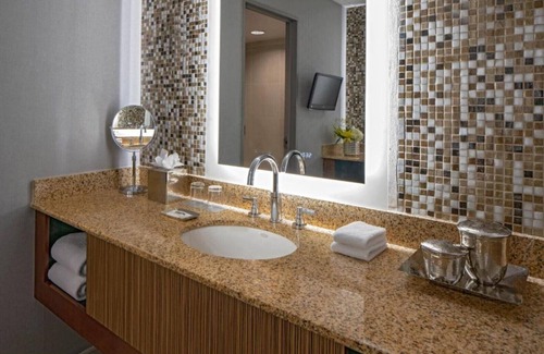 Hampden South House | Discover a premium one-stop travel experience at our room !