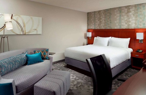 Home Park Hotel | Discover Atlanta Botanical Garden! Pets Allowed, Swimming Pool, Parking!