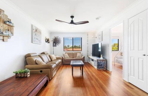 Point Vernon House | Discover Coastal Living Perfection at Point Vernon