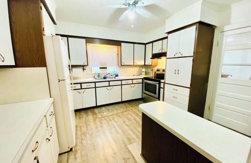 Longwood Cottage | "Discover Longwood's Historic Gems: Cozy 3BR VRBO - Your Home Away!"