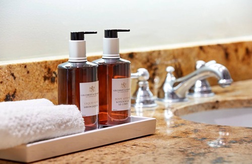 Pico - Robertson Hotel | Discover Los Angeles from Our Cozy, Stylish Room - Perfect for Touring