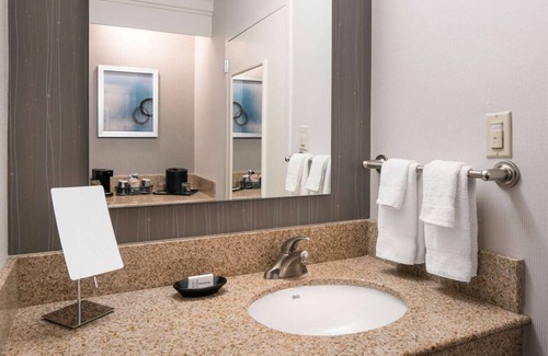 El Segundo Resort | Discover Los Angeles Beauty! Free Airport Shuttle, Seasonal Pool, Pets Allowed!