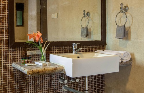 Neral Hotel | Discover Resorts