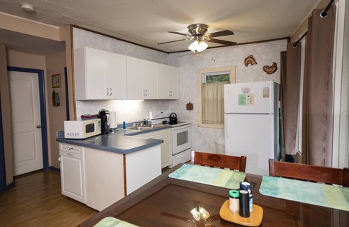Luray Cabin | Discover serenity in our 3-bedroom cabin, 20 minutes from stunning Luray Caverns