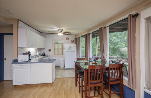 Luray Cabin | Discover serenity in our 3-bedroom cabin, 20 minutes from stunning Luray Caverns