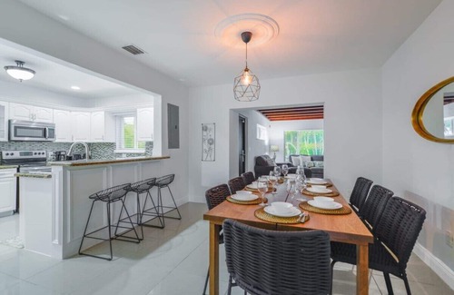 Northeast Miami House | Discover Serenity in this Tranquil Miami Home