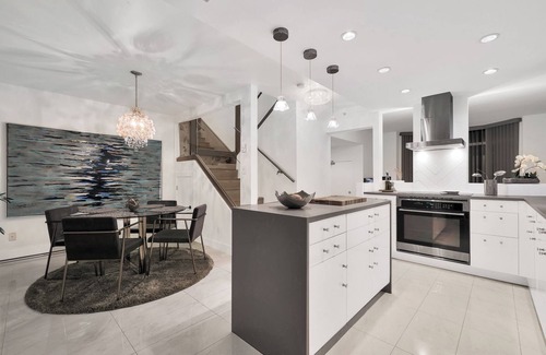 Coal Harbour House | Discover the Lively Spirit of Coal Harbour in the Heart of Downtown Vancouver