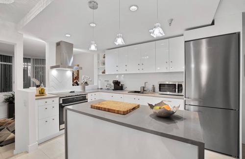 Coal Harbour House | Discover the Lively Spirit of Coal Harbour in the Heart of Downtown Vancouver
