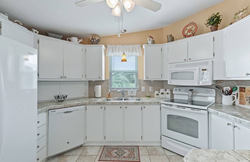 The Villages House | Discover the Ultimate Comfort and Convenience in Country Club Hills!