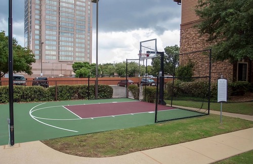 Vance Jackson Apartment | Discover Unique Spirits! 2 Comfortable Units w/Full Kitchens! Pets Are Welcome!