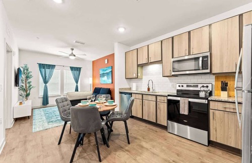 Bay Lake Apartment | Disney Getaway King Bed Pet Friendly Amenities