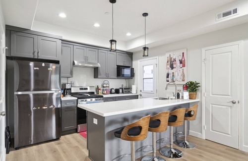 Midway City Condo | Disney Luxury 3 Bedroom - Comfortable 12 Guests + EV