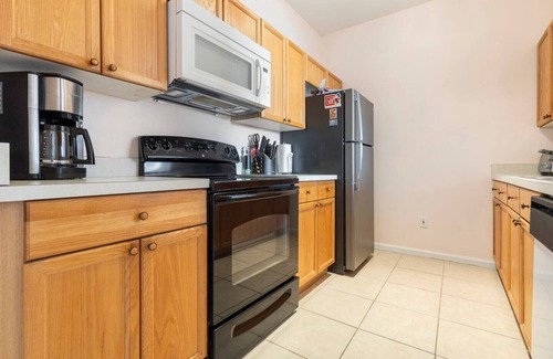 Windsor Palms Condo | Disney, Universal, Seaworld, Orlando,MCO Airport. No resort, parking, wi-fi fee