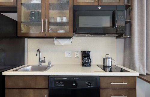 Anaheim Resort House | Disneyland Adventure! Outdoor Pool, Shuttle Service, Onsite Parking!
