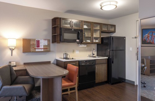 Anaheim Resort House | Disneyland Getaway! Pool, Onsite Parking, Pet-Friendly, Close to Disneyland!