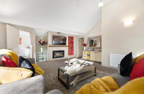 Fernhill House | Distinctive Stylish and Spacious Family Home