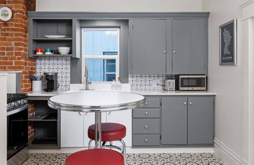 Columbia Apartment | District Suite in the Fountain District of Bellingham