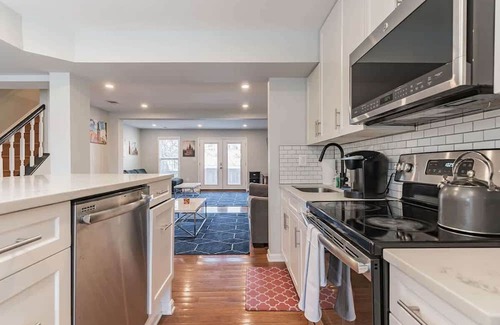 Columbia Heights Condo | District Townhome with Two Free Parkings #DCottage