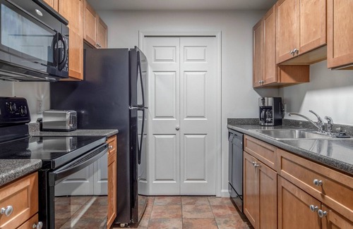 Central Square Apartment | Divine Central Square 2BR w/Fitness, close to Dining, by Blueground