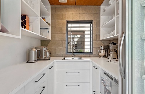 Saint Albans House | Divine on Derby - Christchurch Holiday Home