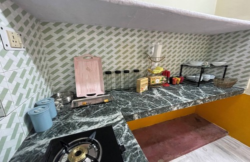 Mathura Apartment | Divine Stay- Exclusive 2BHK- SuperHost- Varanda