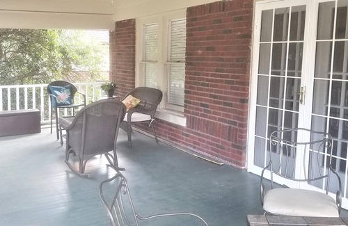 Central Gardens Apartment | Dlx King 1 Bd, Huge Balcony, Washer & Dryer
