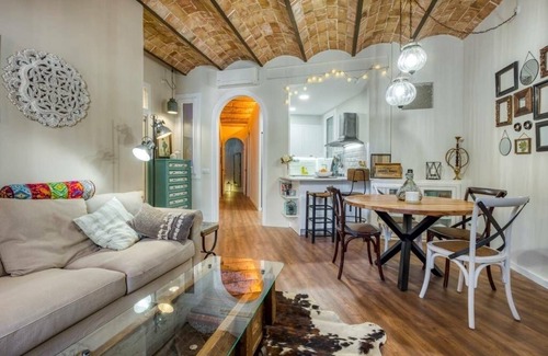 Dreta de l'Eixample Apartment | Do you want to be at home?