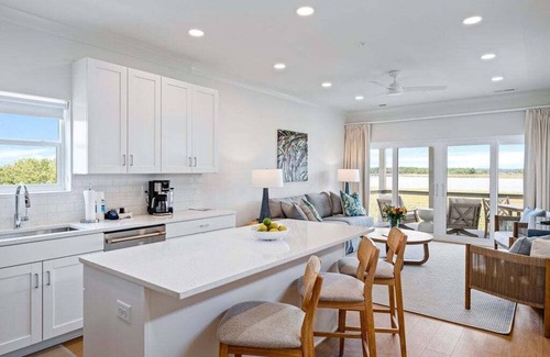 Georgetown House | Dock and Dwell at the Winyah Bay Club, Pool, Outdoor Lounge/Grill and Boat Slip included!