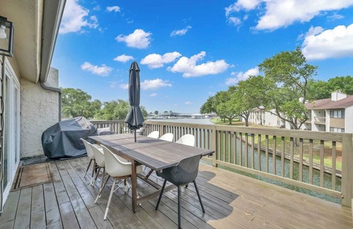 Walden on Lake Conroe House | Dock your boat/ Paddle Boards/Floats/King Bed
