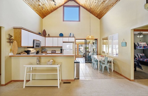 Captain's Cove House | Dockside Dreams - Waterfront and Pet Friendly!