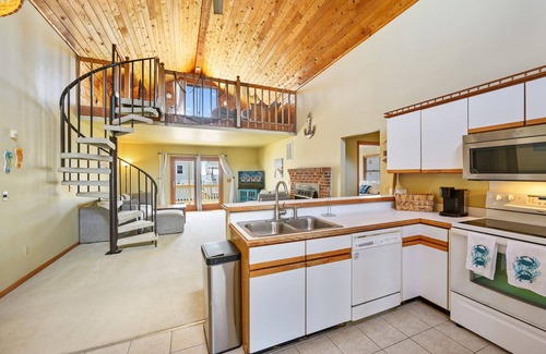Captain's Cove House | Dockside Dreams - Waterfront and Pet Friendly!