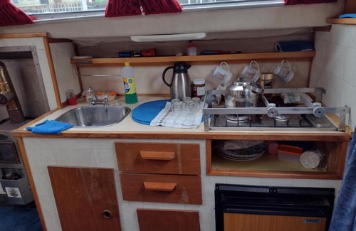 Oksnes Boat Rental | Dockside sleepover in lovely boat in Nyksund