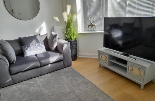 Melton Mowbray House | Doctors lane Stylish 3 Bedroom Family House with Parking