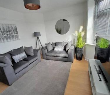 Melton Mowbray House | Doctors lane Stylish 3 Bedroom Family House with Parking