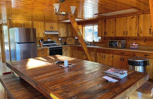 Overgaard Cabin | Doe Cabin Cozy Retreat Among the Pines