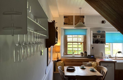 Airton Cottage | DOFFERS COTTAGE, character holiday cottage, with open fire in Airton